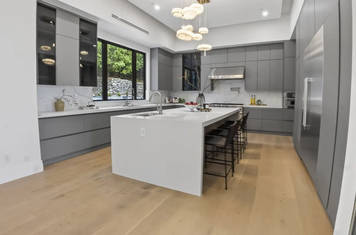 Marble island set for entertaining